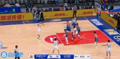 連續(xù)吃癟！克里斯先是籃下被李炎哲大帽&又被李炎哲生斷